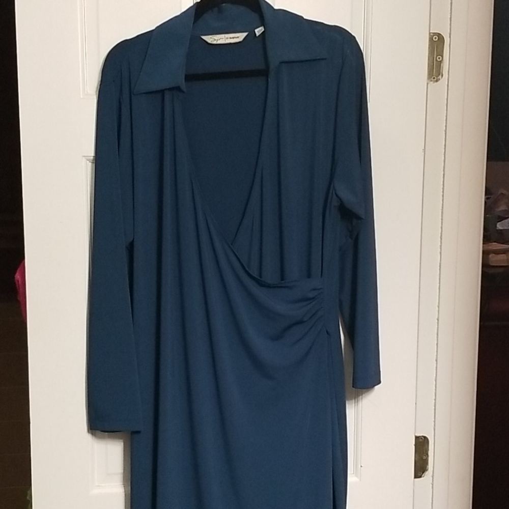 Dress - Picture 6 of 6